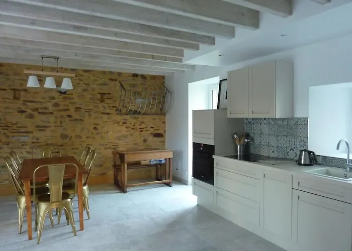 Au Fil De L'eau Le Vast