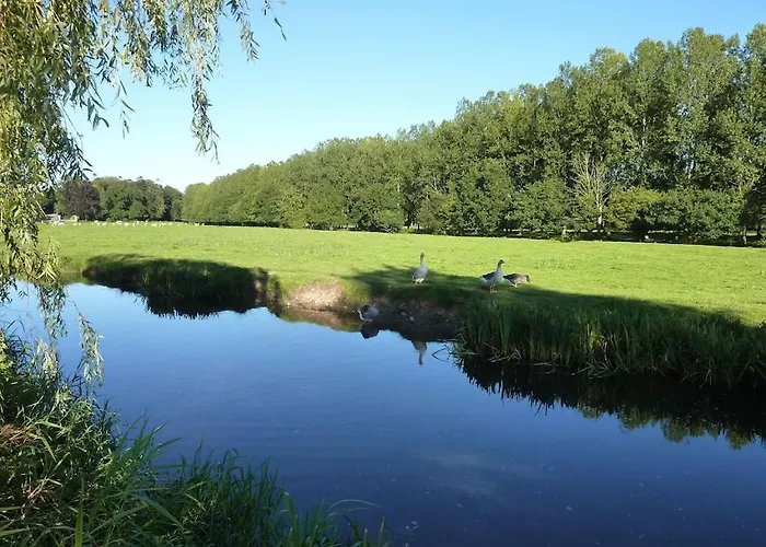 Au Fil De L'eau * Le Vast
