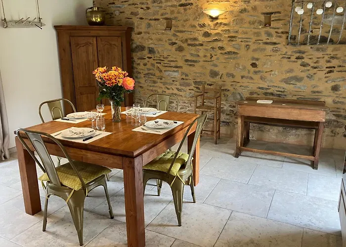 Au Fil De L'eau Le Vast